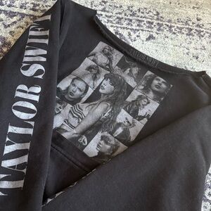 Taylor Swift The Eras Tour Self Cut Black Concert Crewneck Pullover Size Small